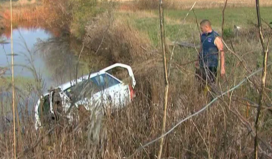 Accident spectaculos în Vaslui. O femeie a ajuns cu maşina în râu VIDEO