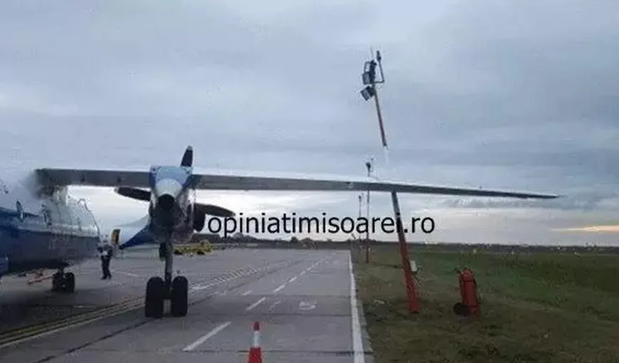 INCIDENT pe Aeroportul Timişoara. Un pilot a lovit cu avionul un stâlp de iluminat
