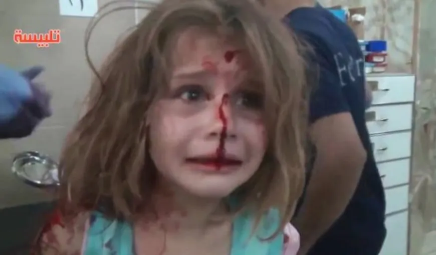 Înregistrare dramatică. Momentul în care o fetiţă din Siria, rănită în urma unui raid aerian, strigă după tatăl ei VIDEO