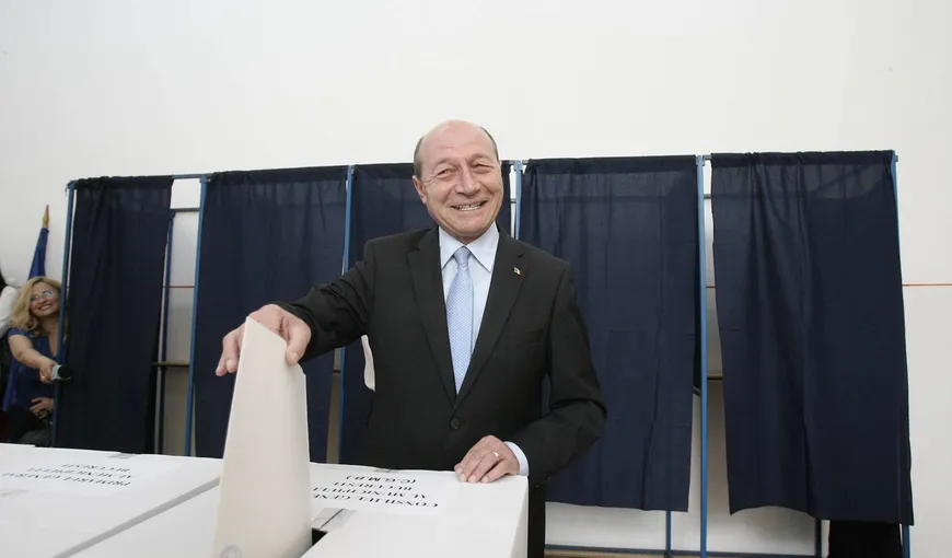 Traian Băsescu, obligat moral să candideze la Parlament. În vară s-a simţit obligat penal să renunţe la Primărie