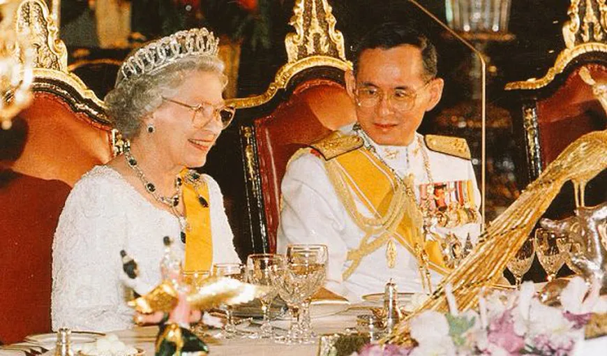 Regele Thailandei a murit. A fost cel mai longeviv monarh, cu o domnie de peste 70 de ani