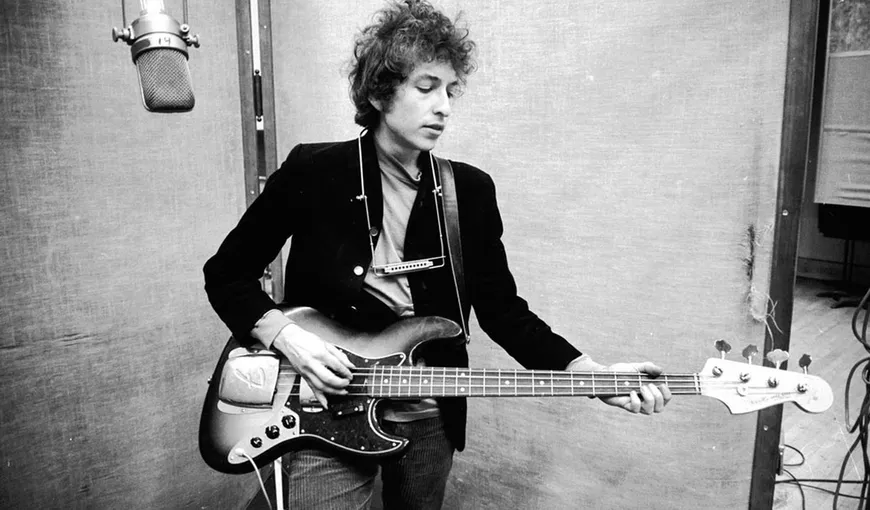 O chitară care a aparţinut lui Bob Dylan, vândută la o licitaţie cu o jumătate de milion de dolari