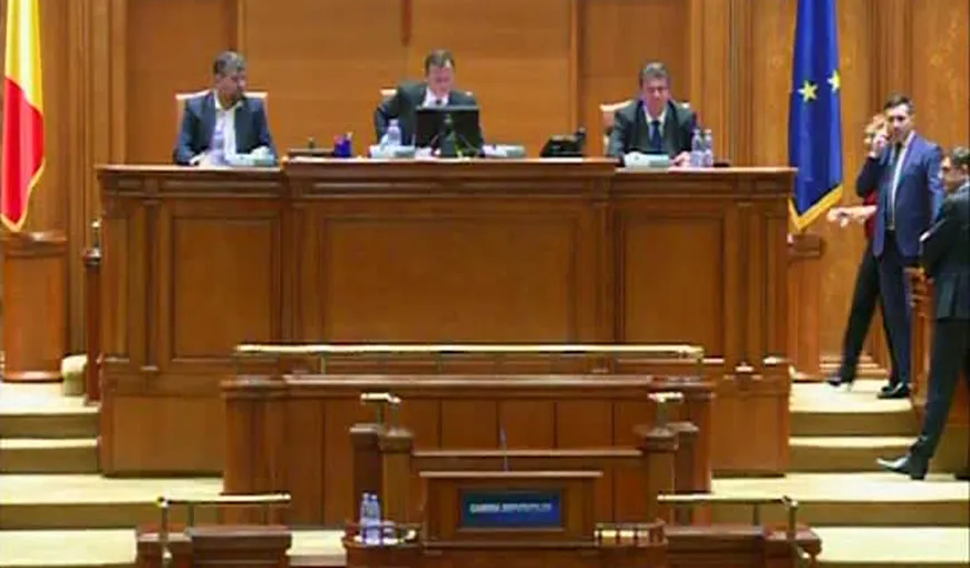 Camera Deputaţilor a vacantat locurile de deputat ale lui Victor Roman şi Ioan Moldovan, declaraţi incompatibili
