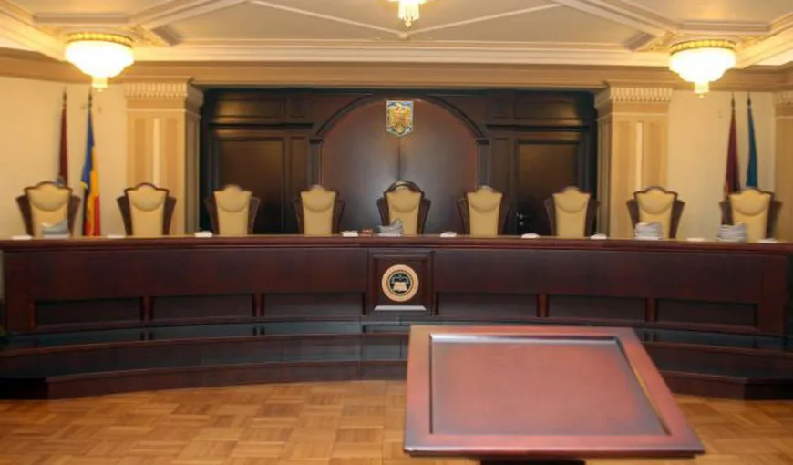 Curtea Constituţională discută pe 26 octombrie sesizările Guvernului şi PNL referitoare la doctorate