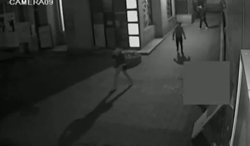 Alertă în CLuj. Trei tineri sunt căutaţi după ce au atacat un bărbat în plină stradă