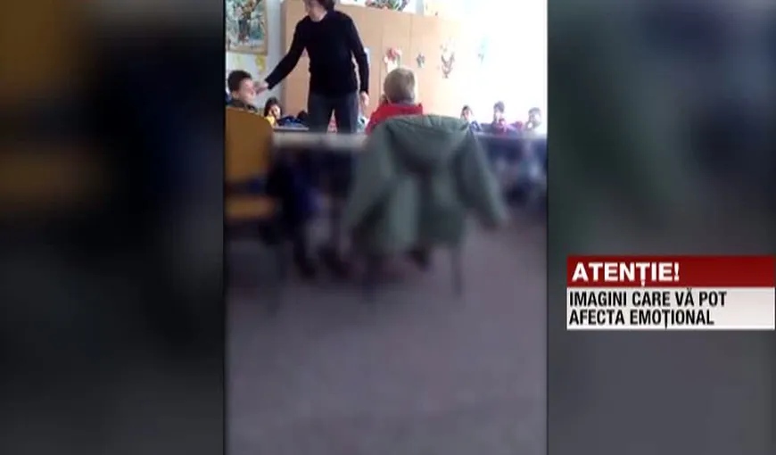 Anchetă de amploare în cazul educatoarei din Vrancea filmată în timp ce bate copiii în clasă VIDEO