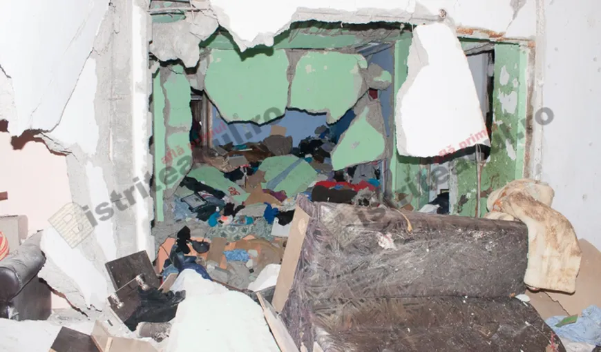 Dosar penal deschis în urma exploziei din Bistriţa. Locatarii blocului, în continuare evacuaţi