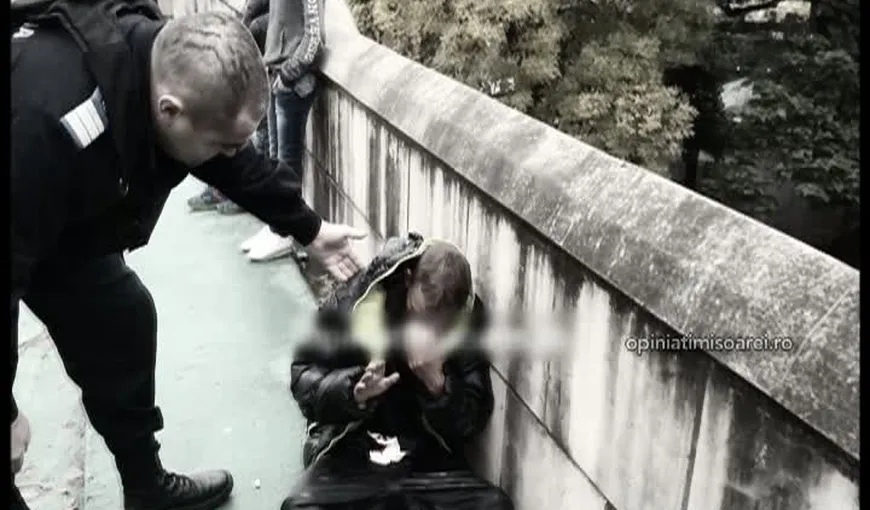 Femeie atacată în plină stradă, în Timişoara. Agresorul a încercat să-i fure geanta VIDEO
