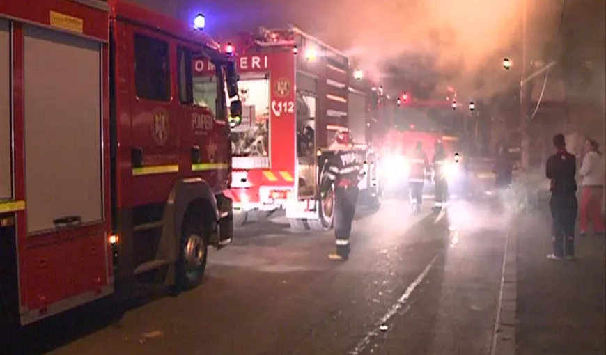 Incendiu violent într-un bloc din Ploieşti, o tânără a suferit un atac de panică
