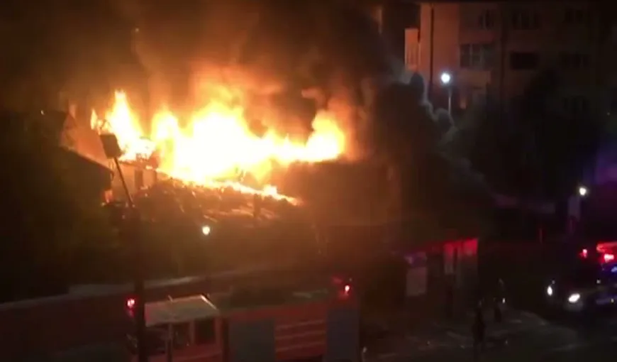 Incendiu la un magazin din judeţul Bacău. Toată marfa s-a făcut scrum