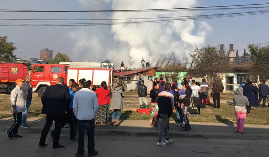 Incendiu devastator în colonia de romi Goldiş, la Câmpia Turzii