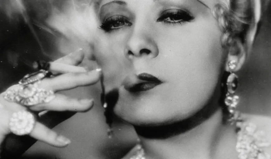 Mae West: Condamnată pentru „Sex”