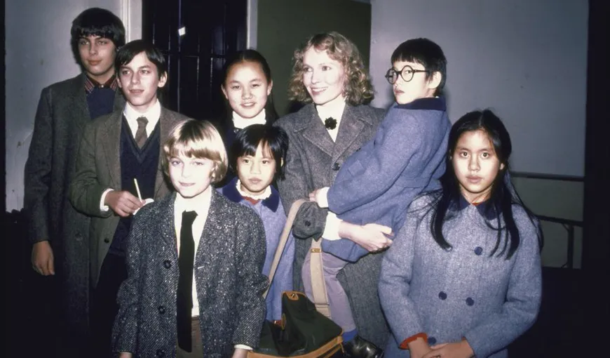 Mia Farrow: Blestemul colecţionarei de orfani