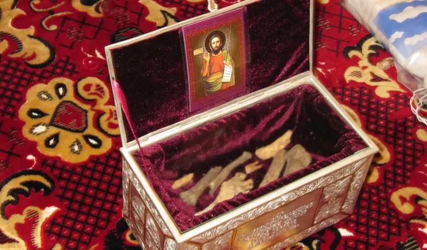 „Moaştele a 30 de sfinţi”, găsite în rucsacul unui bărbat în zona Patriarhiei Române