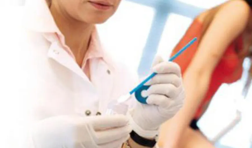 STUDIU: Testele pentru depistarea cancerului de col uterin pot fi făcute mai rar de unele femei