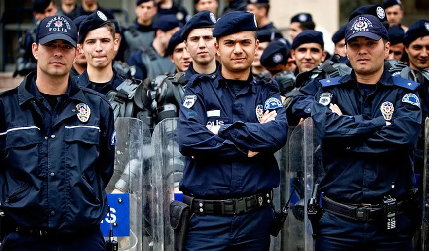 Lovitură de stat înTurcia: Peste 12.000 de poliţişti bănuiţi de legături cu clericul Gulen au fost suspendaţi