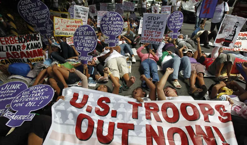 Proteste violente în Filipine, în faţa Ambasadei SUA. Demonstranţii au fost loviţi de maşini de poliţie