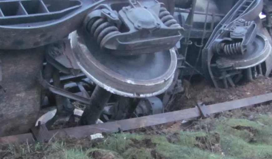 Un tren de pasageri a deraiat în apropiere de New York. Zeci de persoane au fost rănite