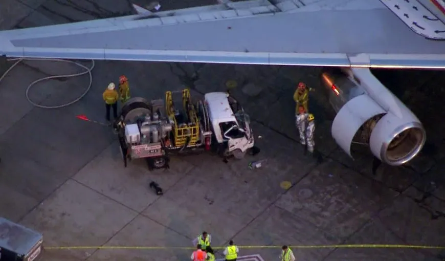 Incident grav pe aeroportul din Cluj. Un avion plin cu pasageri a fost lovit de o cisternă