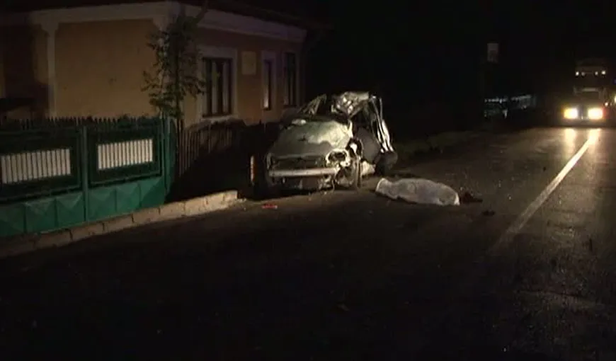 Accident grav în judeţul Cluj. Doi tineri au murit pe loc