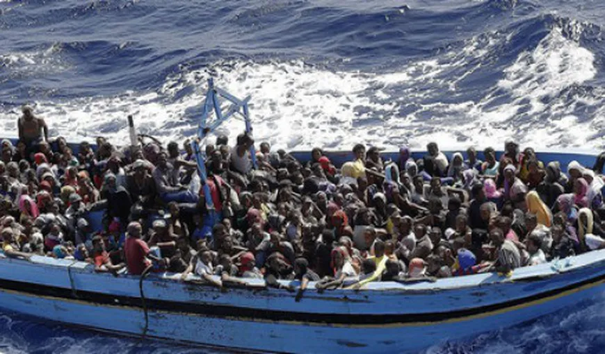 Patru morţi şi peste 100 de dispăruţi după ce o barcă plină cu migranţi s-a răstunart în Marea Mediterană