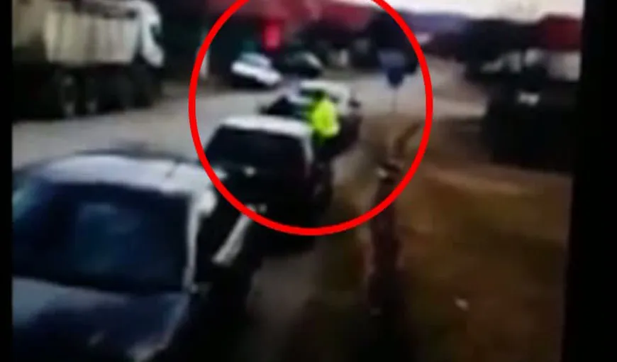 Bărbat aflat în căutarea unui loc de muncă, bătut în stradă de poliţişti VIDEO
