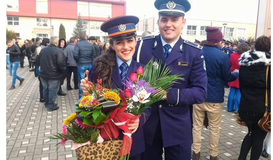 Elevă a Şcolii de Poliţie Cluj, cerută în căsătorie în timpul festivităţii de depune a jurământului de un fost absolvent al instituţiei