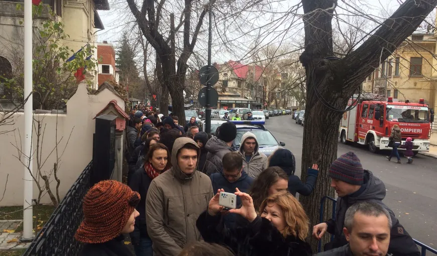 ALEGERI MOLDOVA. Buletinele de vot la Ambasada din Bucureşti s-au epuizat. 700 de contestaţii în Marea Britanie UPDATE