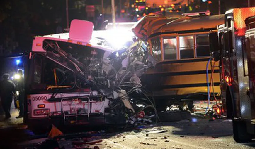Şase persoane au murit şi zece au fost rănite după ce două autobuze au intrat în coliziune în Statele Unite