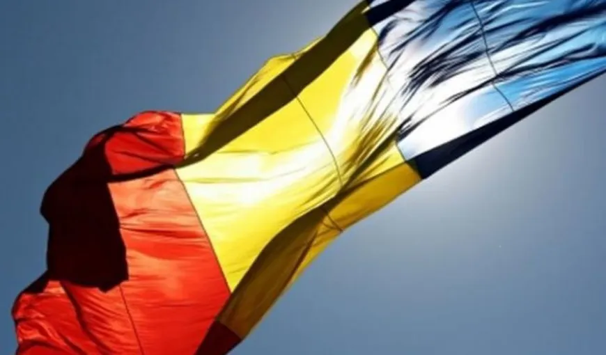 Drapelul României, arborat de jandarmii montani pe Vârful Parângu Mare cu ocazia Zilei Naţionale