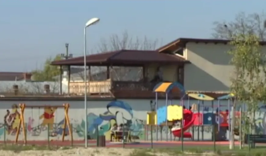 Primăria din Jilava a investit 250.000 euro pentru un parc fără gazon şi gard pictat