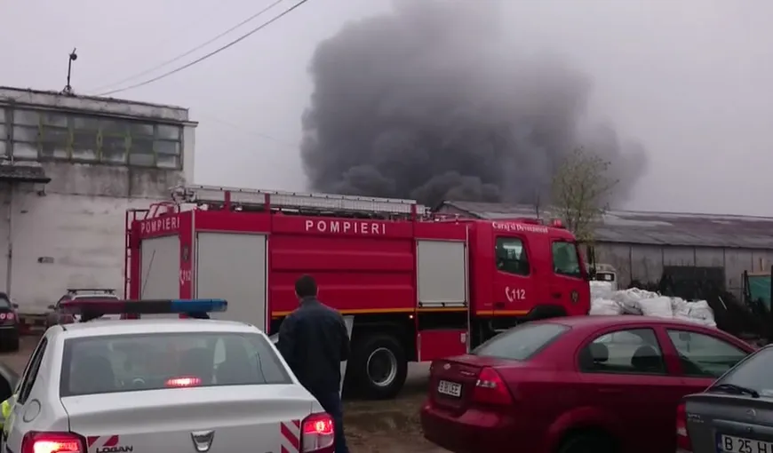 Incendiu violent la o hală din Ştefăneşti. Şase persoane au fost rănite UPDATE