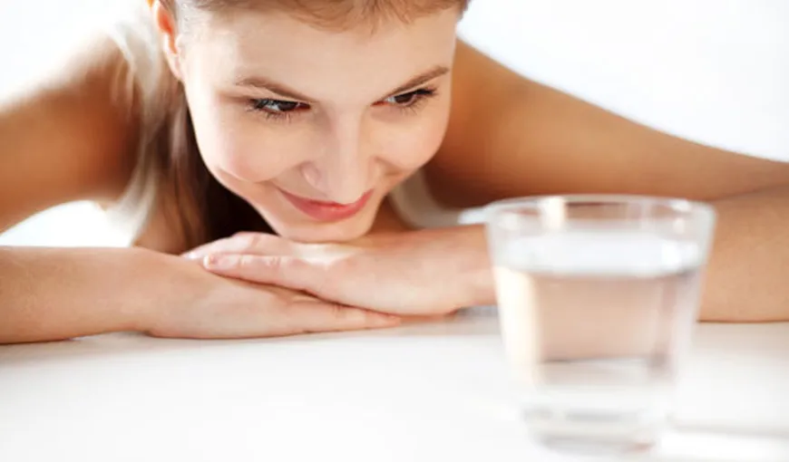 Ce se întâmplă dacă bei un pahar cu apă pe stomacul gol timp de o lună