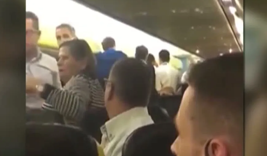 Scandal la bordul unui avion. Piloţii au aterizat de urgenţă VIDEO