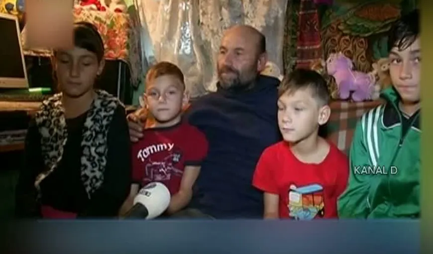 Povestea emoţionantă a unui tată care îşi creşte singur cei patru copii într-un grajd din Sibiu