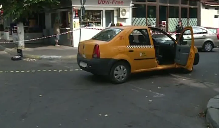 Panică într-o intersecţie din Capitală. Un taximetrist a fost ameninţat cu un pistol de un alt şofer