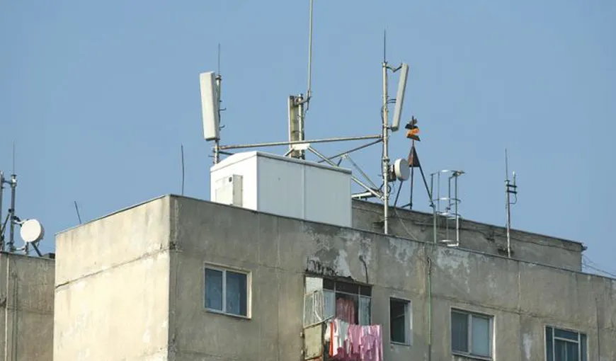 O asociaţie de proprietari din Reşiţa obţine în instanţă demontarea antenei Vodafone. Cetăţenii au reclamat că le afectează sănătatea