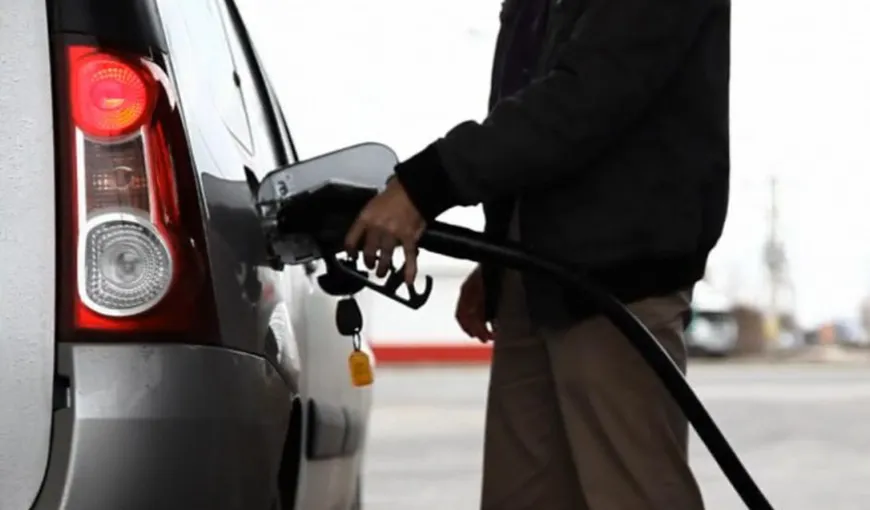 Benzina şi motorina se ieftinesc cu aproape 10% de la 1 ianuarie 2017. Cât vor costa carburanţii în staţiile de alimentare