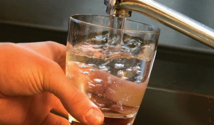 Scandalul apei potabile în Bucureşti. Ministerul Sănătăţii: Valorile clorului din apa nu corespund limitelor legale. Reacţia Apa Nova