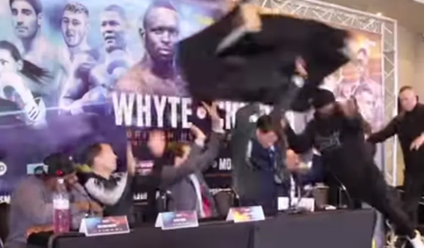 Scene incredibile în mijlocul unei conferinţe sportive. Un boxer a făcut ravagii în sală VIDEO