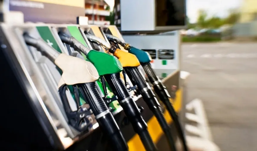 Reducerea accizei la carburanţi de la 1 ianuarie are rolul de a anula impactul scumpirii petrolului