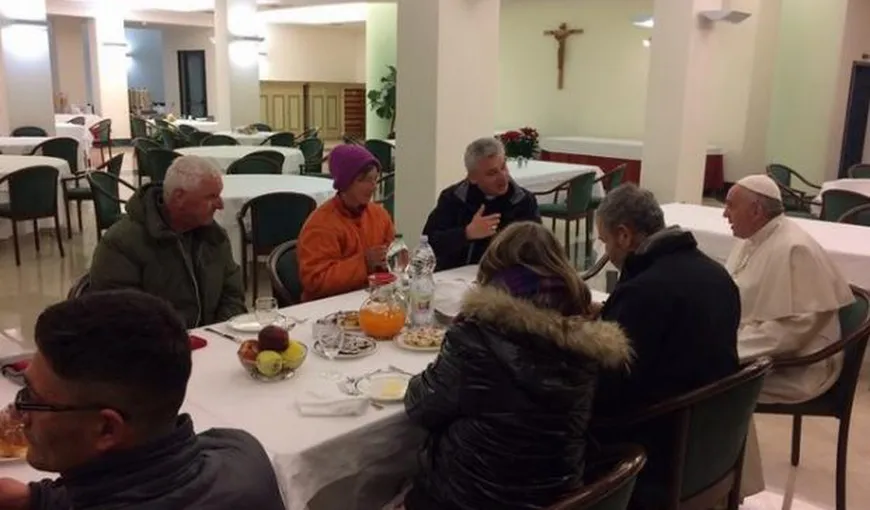 Doi români fără adăpost, între invitaţii Papei Francisc la micul dejun de ziua aniversării sale