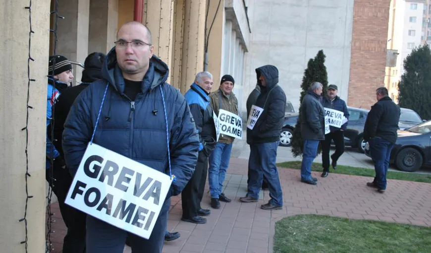 Zeci mineri şi energeticieni de la CEO Oltenia au intrat în greva foamei