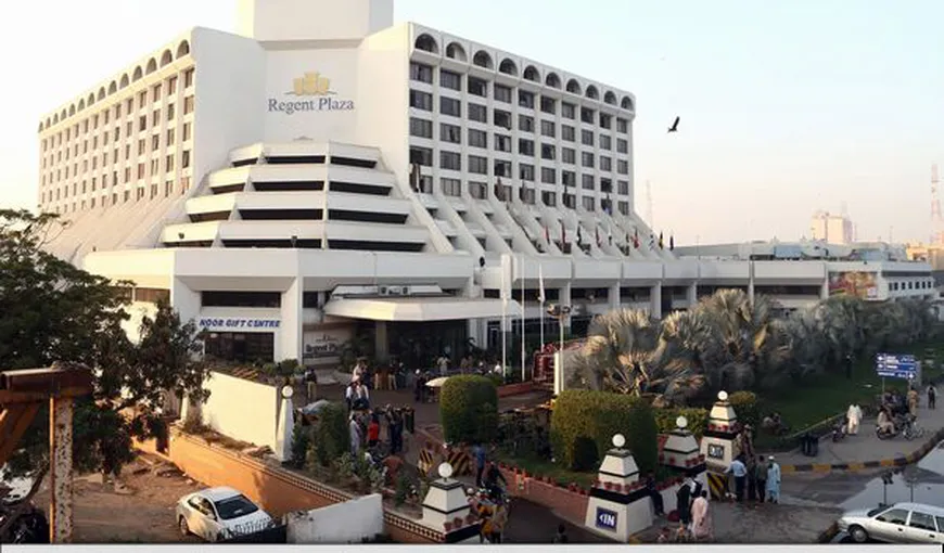 11 persoane au murit şi 70 au fost rănite într-un incendiu ce a avut loc la un hotel din sudul Pakistanului VIDEO