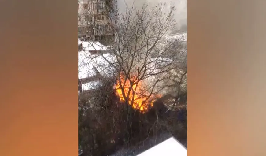 Incendiu devastator într-un cartier din Bacău. Mai multe anexe s-au făcut scrum