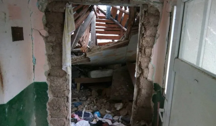 Explozie urmată de incendiu la o locuinţă din Constanţa. O bătrână de 78 de ani a fost rănită