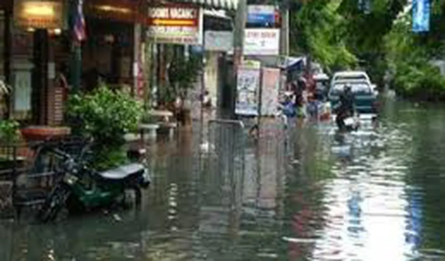 12 persoane şi-au pierdut viaţa în urma inundaţiilor din sudul Thailandei