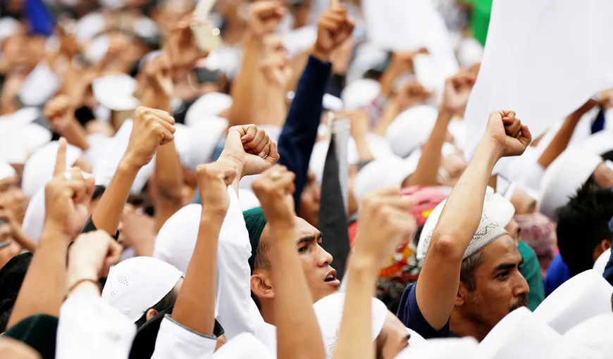Proteste în Indonezia. Mii de musulmani cer arestarea guvernatorului creştin de la Jakarta, pentru blasfemie