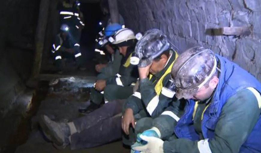 Minerii de la Vulcan şi Lonea refuză să intre în subteran, nemulţumiţi că nu au primit tichetele de masă