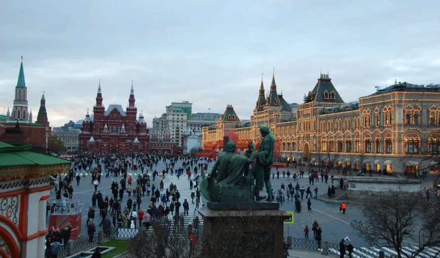 Alertă falsă cu bombă la Moscova. Mii de persoane au fost evacuate din trei staţii de tren UPDATE